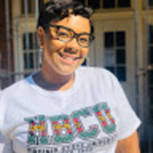 Meet your Posher, Khalayia